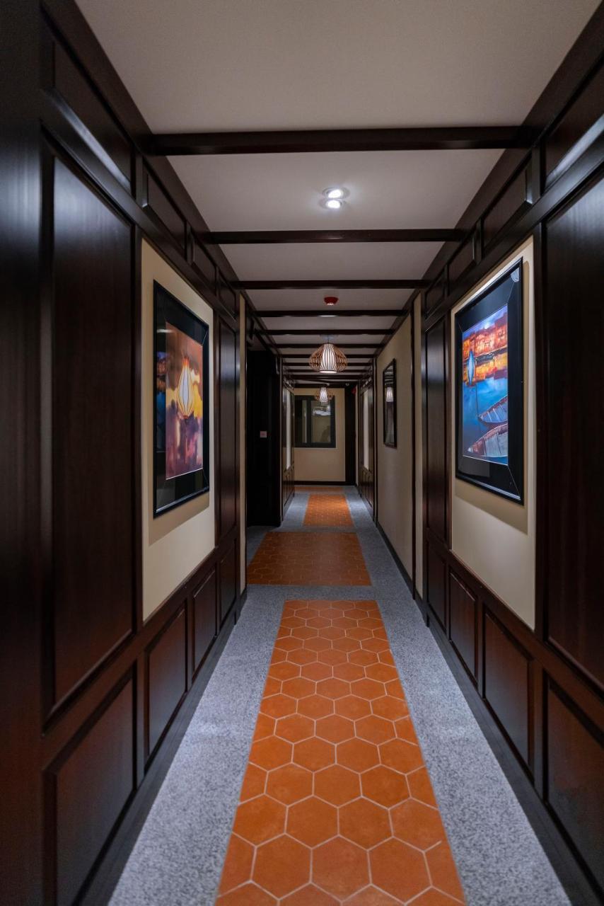 فندق وسبا ليتل ريفر سايد هوي آن – إيه ليتل بوتيك لوكس هوي ان المظهر الخارجي الصورة A hallway on the 10th floor of the hotel