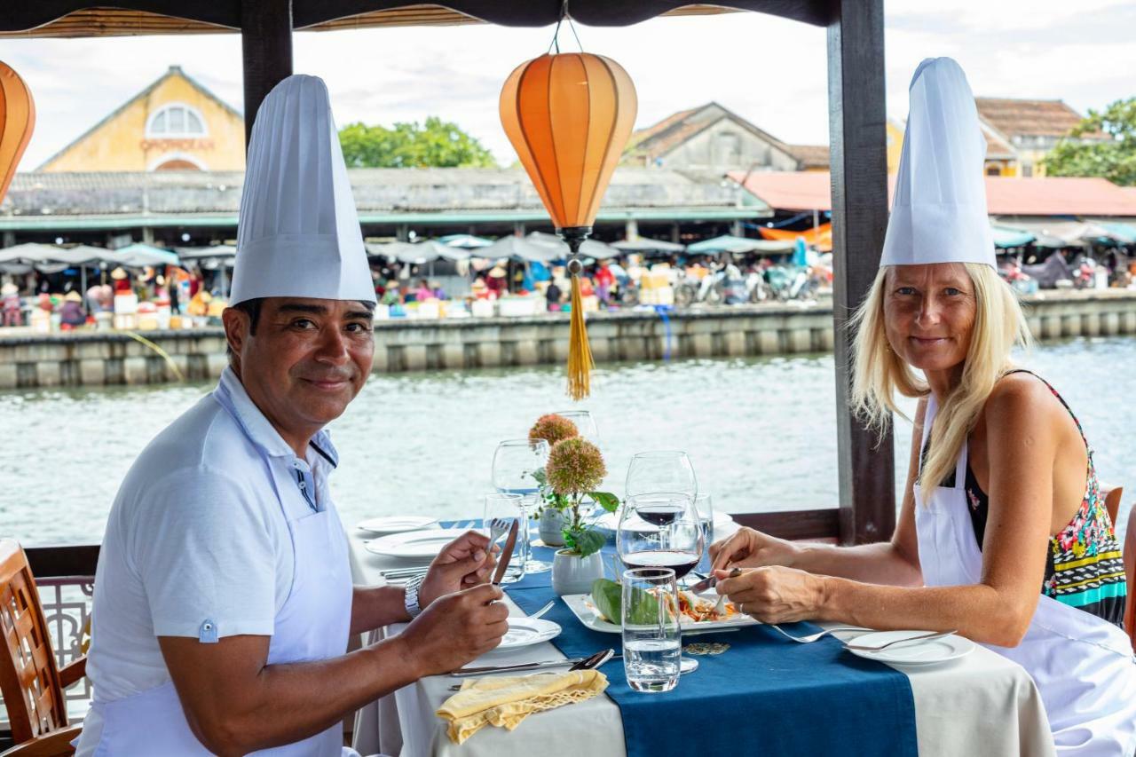 فندق وسبا ليتل ريفر سايد هوي آن – إيه ليتل بوتيك لوكس هوي ان المظهر الخارجي الصورة A floating restaurant in Vietnam